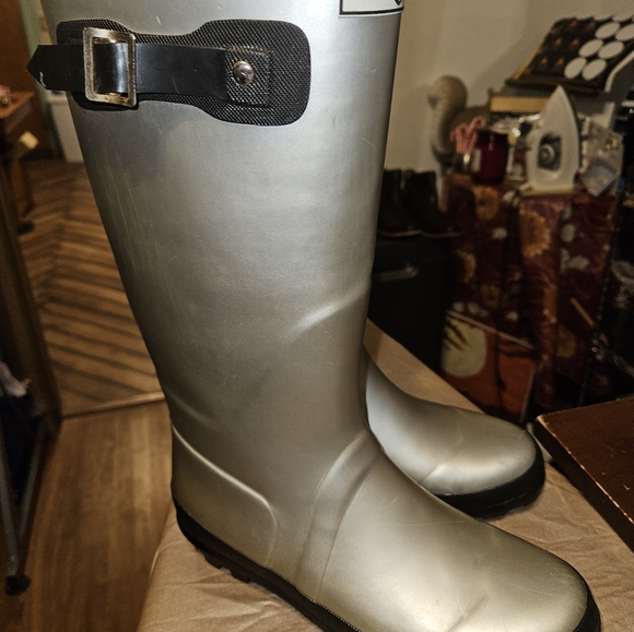 Forever Young Women Rubber Rain Boots with Cotton Lining, Gunmetal Silver - Picture 6 of 7